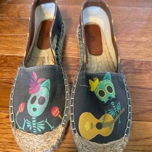 Sundias Gray Sugar Skull Cats Espadrille Shoe Size 39 (8.5 US) Worn Twice.